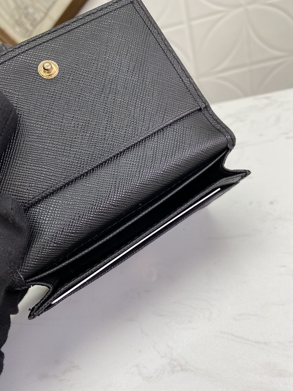 プラダ財布コピー全体デザイン